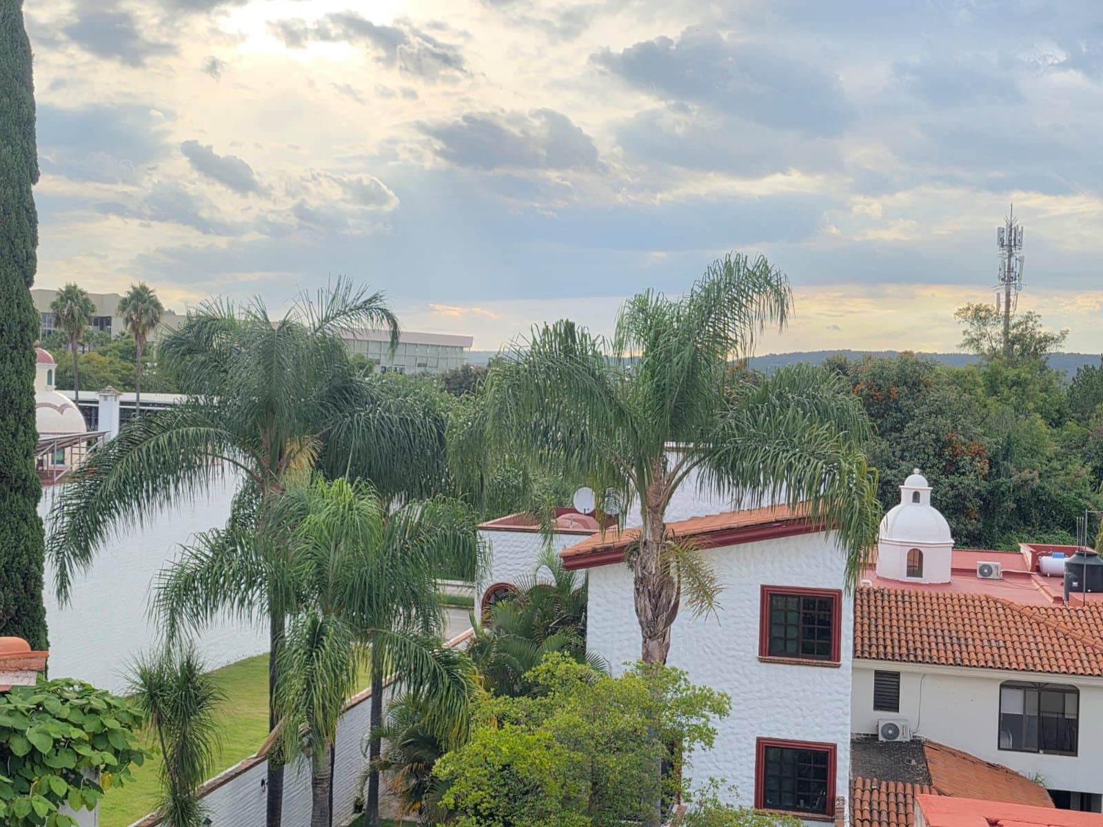Casa con jardín y terraza — foto 17